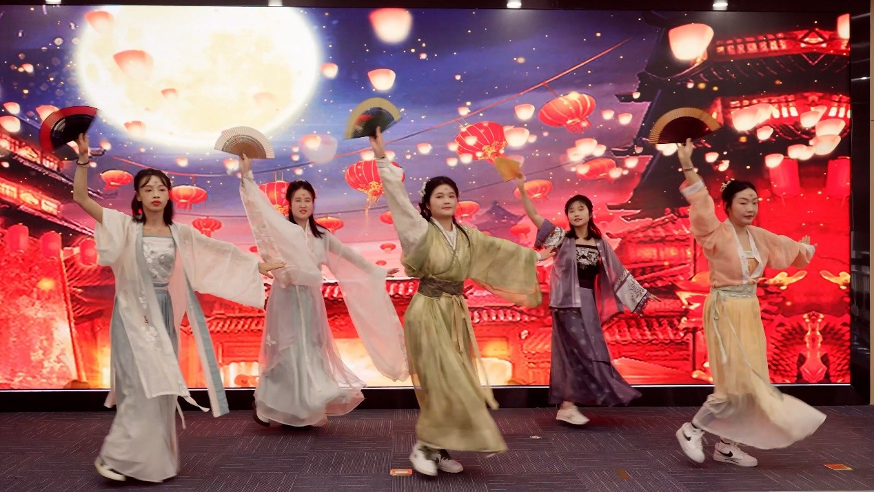 1736758896154699.jpg 18.jpg